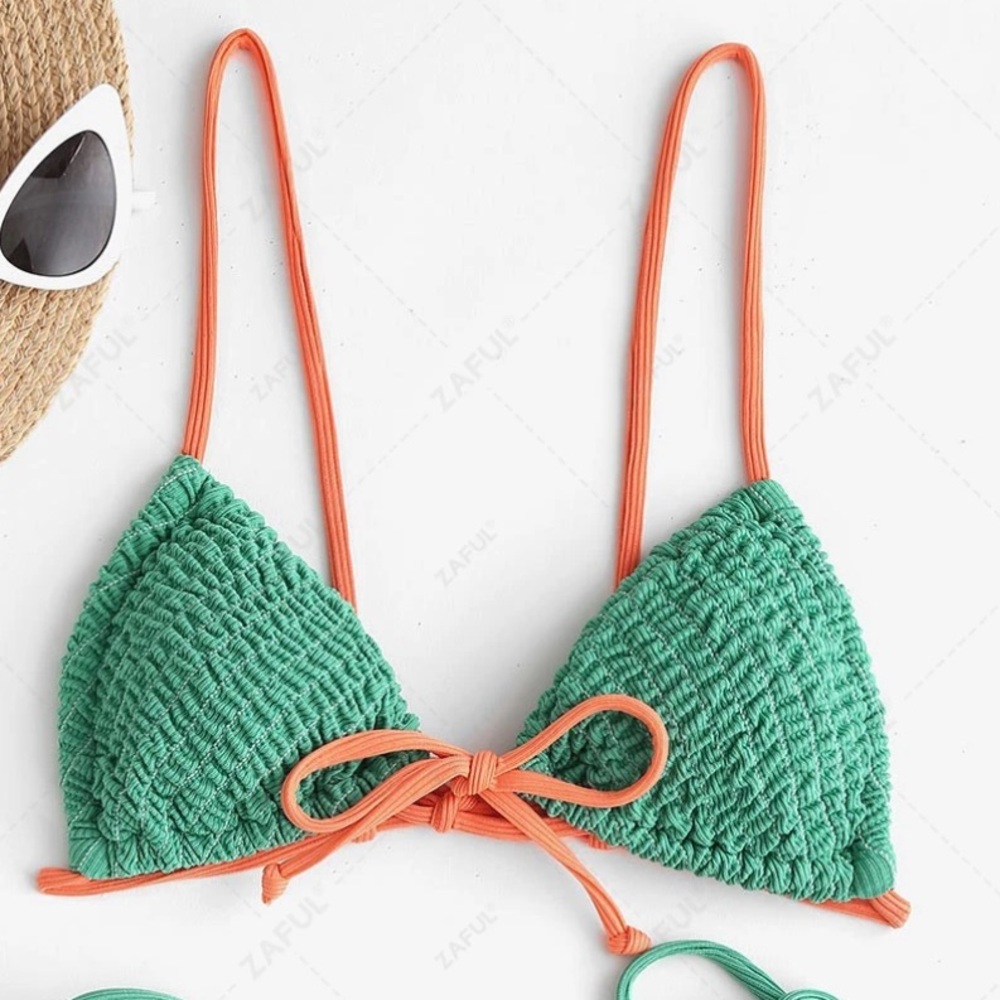NWT Zaful Two Tone Reversible Smocked String Bikini Swimwear Size Medium - Picture 2 of 9